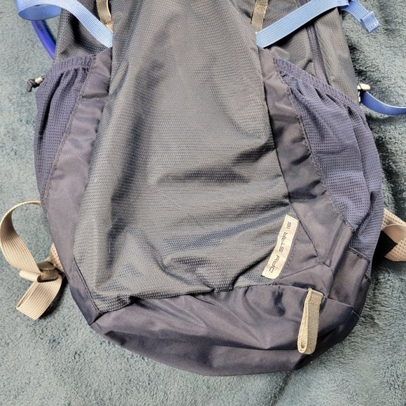 Camelbak Daystar 16 Hydration Backpack 2.5L Reservoir Mesh Back Hiking Camping - Picture 7 of 16